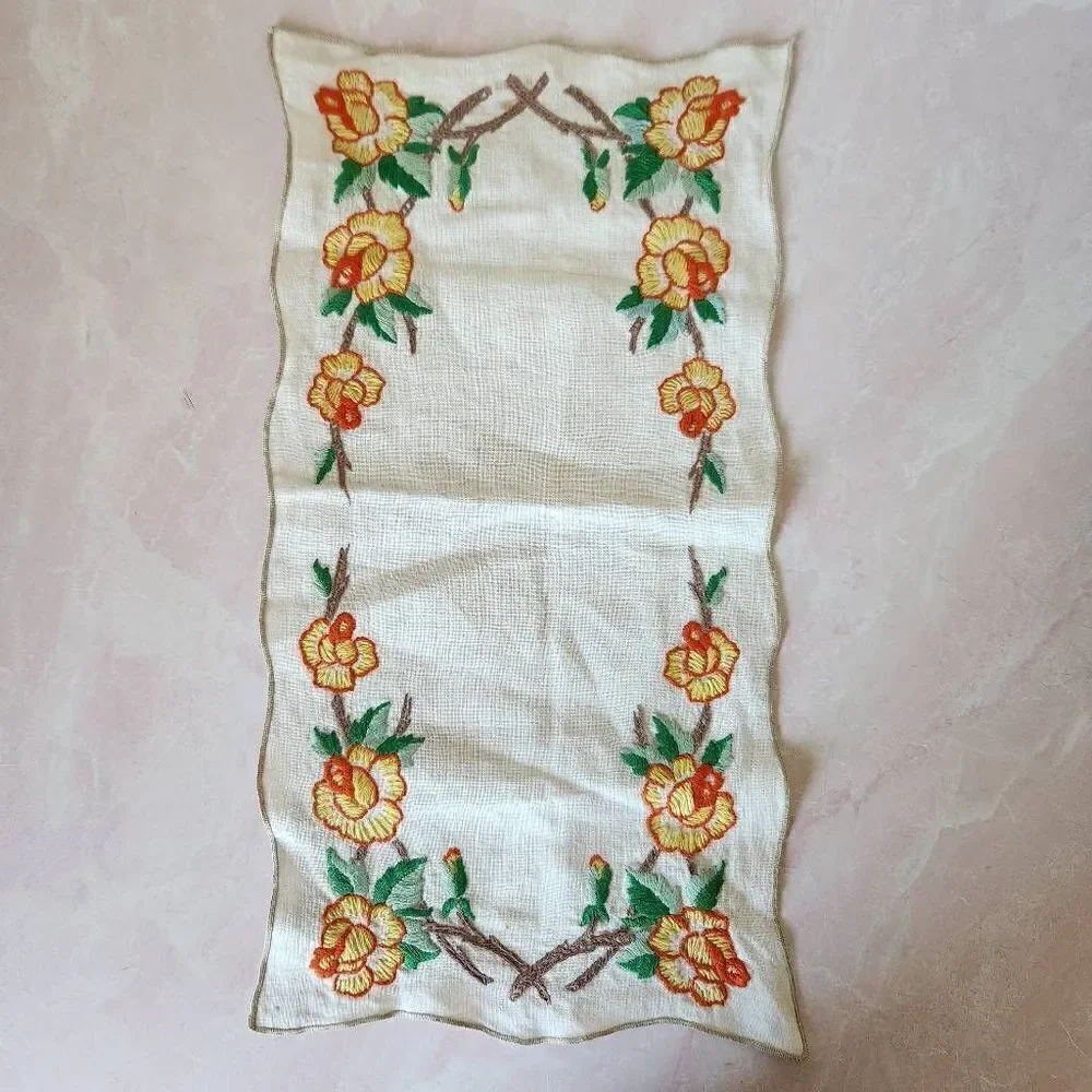 Vintage cream yellow Rose floral table runner cloth linen embroidered cottagecor